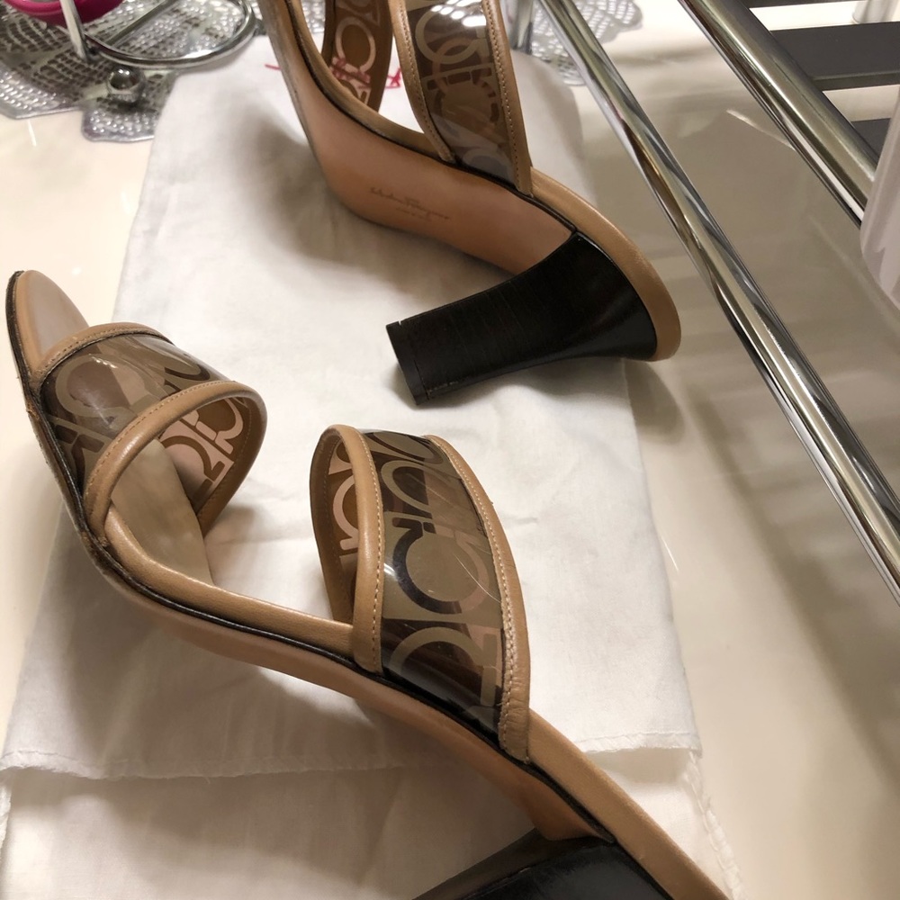 Ladies shoes